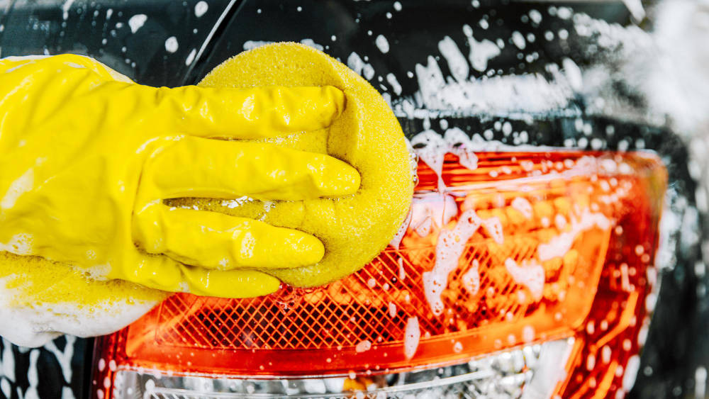 Mantenimiento y cuidado de la pintura de los coches